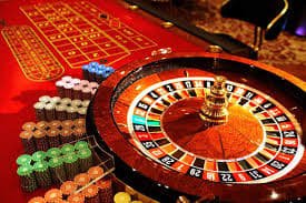 Detailed slot game prize table showing symbol payouts, RTP percentage, and bonus feature triggers